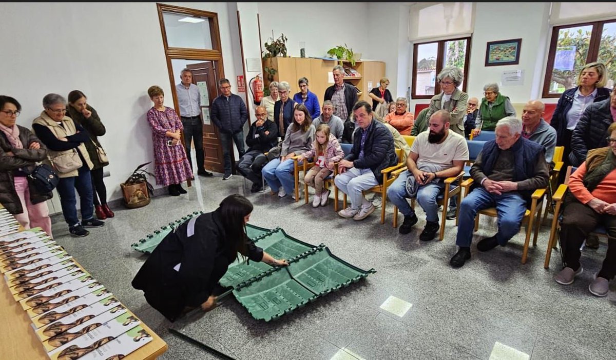 SogamaXunta's tweet image. 🌱 Máis de 1.300 veciños formáronse con #Sogama en #compostaxe no 1º semestre do ano.
♻️ Separar a orgánica para convertela en abono natural supón aforro ambiental e económico.

👉 sogama.gal/gl/noticia/mai…

#AbonoNatural #Reciclaxe #medioambiente