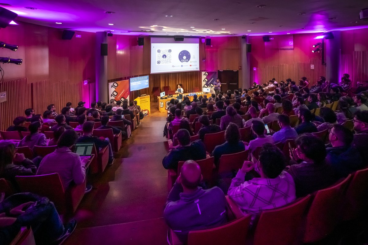 T3chFest's tweet image. ¿Quieres ser la próxima persona en subirse al escenario de T3chFest? Ya puedes enviarnos tus ideas para charlas en el Call for Talks 🚀
Buscamos charlas sobre innovación tecnológica o científica, de cualquier tema y no se necesita experiencia siendo ponente. Priorizamos charlas…