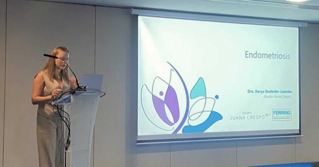 El pronóstico en #endometriosis cambia según los años sin tratar.
La Dra. Dudenko en <a href="/ferring/">Ferring Pharmaceuticals</a> destacó: vitrificación temprana de gametos, altas opciones con FIV en casos leves, camino más difícil en enfermedad avanzada y nuevas terapias en desarrollo.