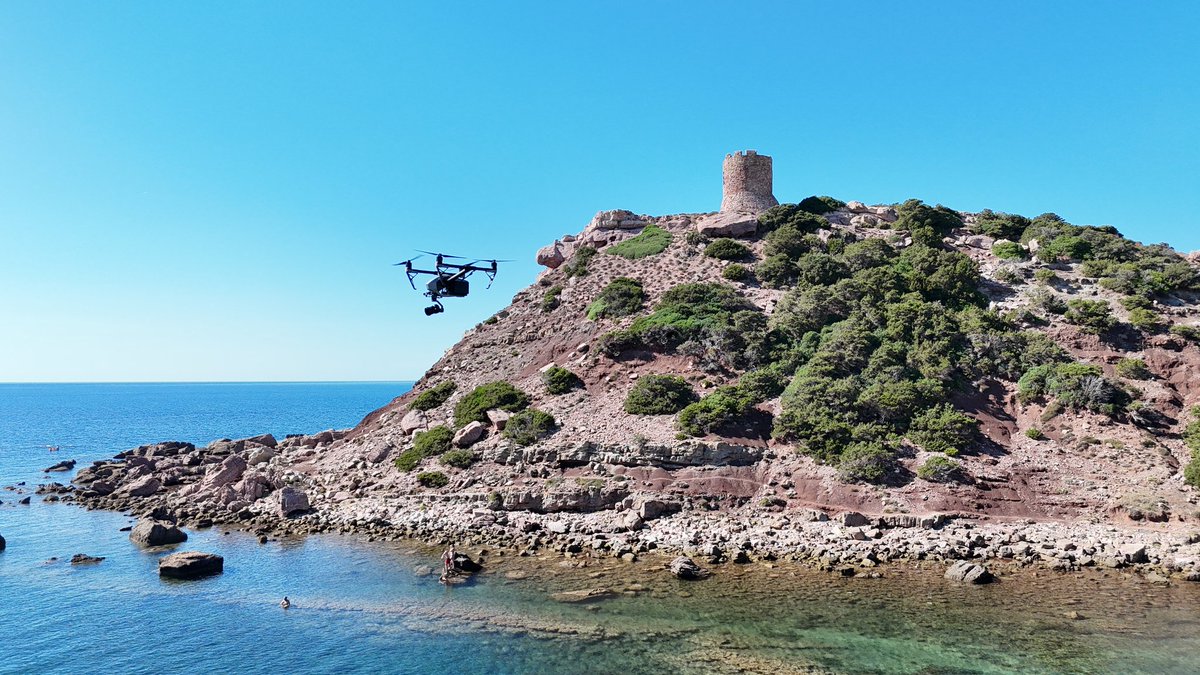 tdporticciolo's tweet photo. Un grazie speciale a @afcuredda per questi bellissimi scatti in soggettiva del nostro drone Inspire 2 sempre a caccia di nuove foto e video mozzafiato! 
#DronePhotography #Inspire2 #AerialView #DroneLife #SkyHigh #DroneShots #Cinematography #FlyingCamera #torredelporticciolo https://t.co/se2gUL1HOd