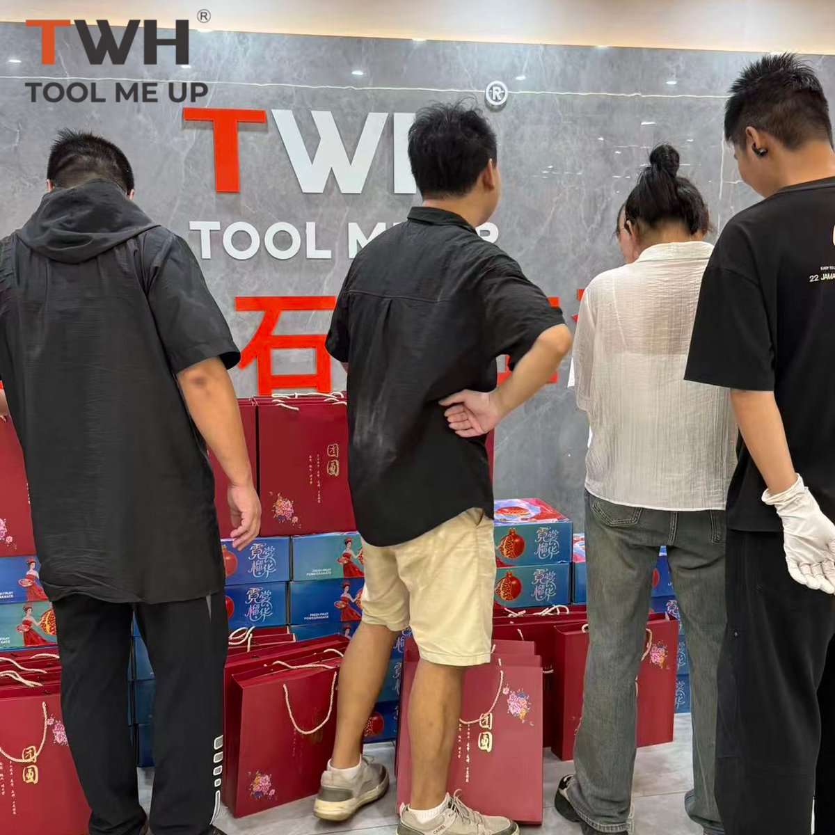 TWHVACUUMPUMP's tweet image. 🌕 Mid-Autumn Festival is just around the corner, and the warmth of reunion is already filling every corner of WENLING HONGBAOSHI VACUUM EQUIPMENT CO., LTD!​​
#MidAutumnJoy #TeamCare #GratefulForYou#hvac#HVAC TOOL#VACUUM PUMP#vacuum#repair