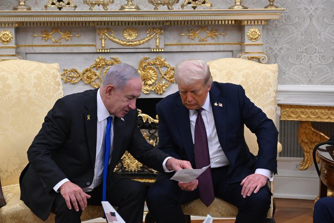 sara_Sarwar_'s tweet photo. 🚨 BREAKING: Trump & Netanyahu unveil 20-point plan to end Gaza ceasefire! Immediate truce, Hamas releases hostages in 72 hrs, Israel’s phased withdrawal, Hamas disarms, intl governance. If rejected, "we finish the job!"
Peace coming?
#Gaza #Trumpandnetanyahu #trump #Netanyahu #BeyazSaray