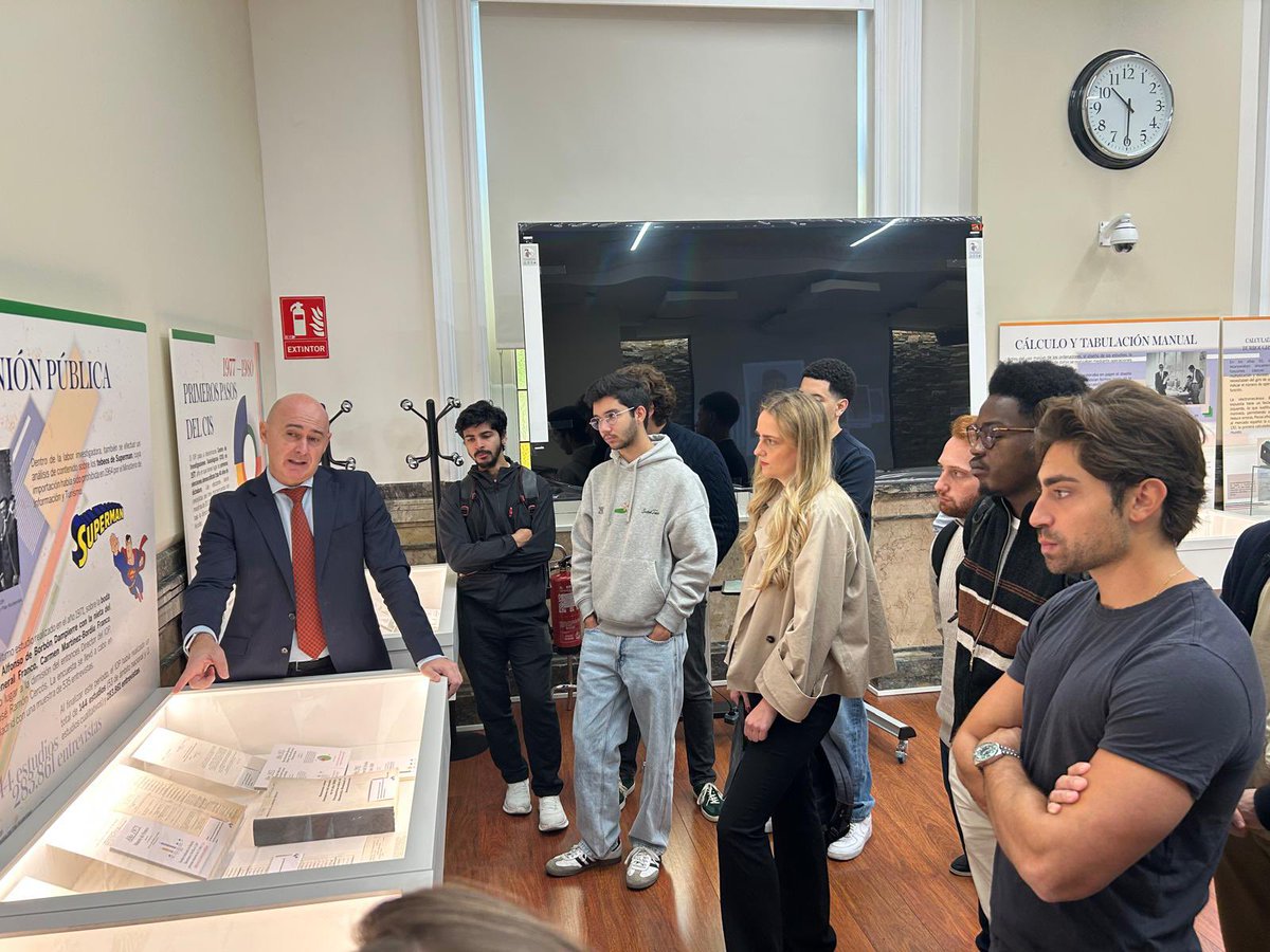 CIS_Institucion's tweet image. 👩🏻‍🎓 Nos han visitado los alumnos y alumnas de la Geneva Business School.

Han conocido las instalaciones y trabajo que se realiza en el CIS y la exposición por el 60 aniversario de la institución.