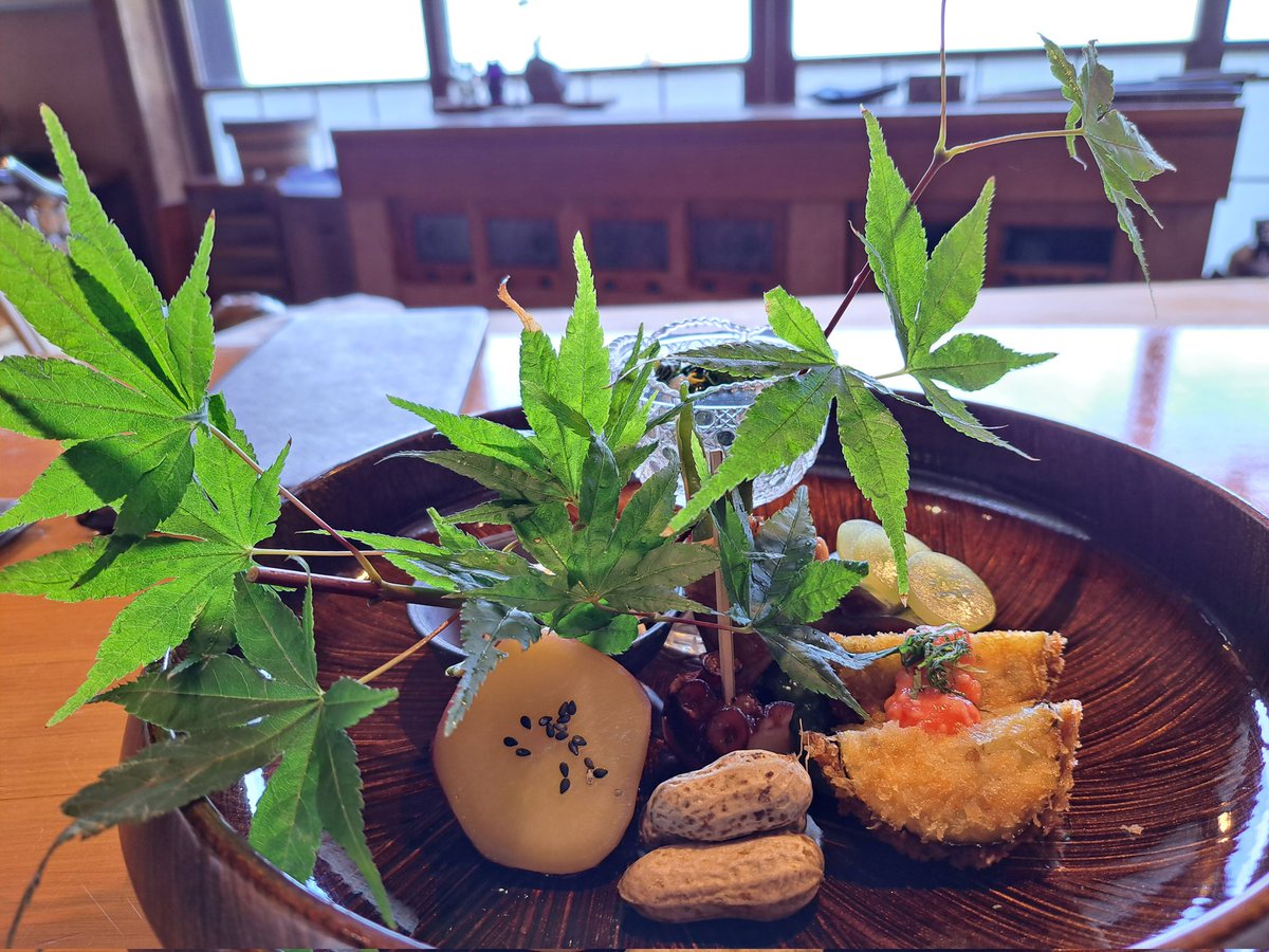 fredericchopi11's tweet photo. 予約至難の寿司屋に今月２度目😅
〆の鉄火巻は大将からの🎂🎁💝
#伊藤家のつぼ
#真鶴 https://t.co/mXq5FKZU16