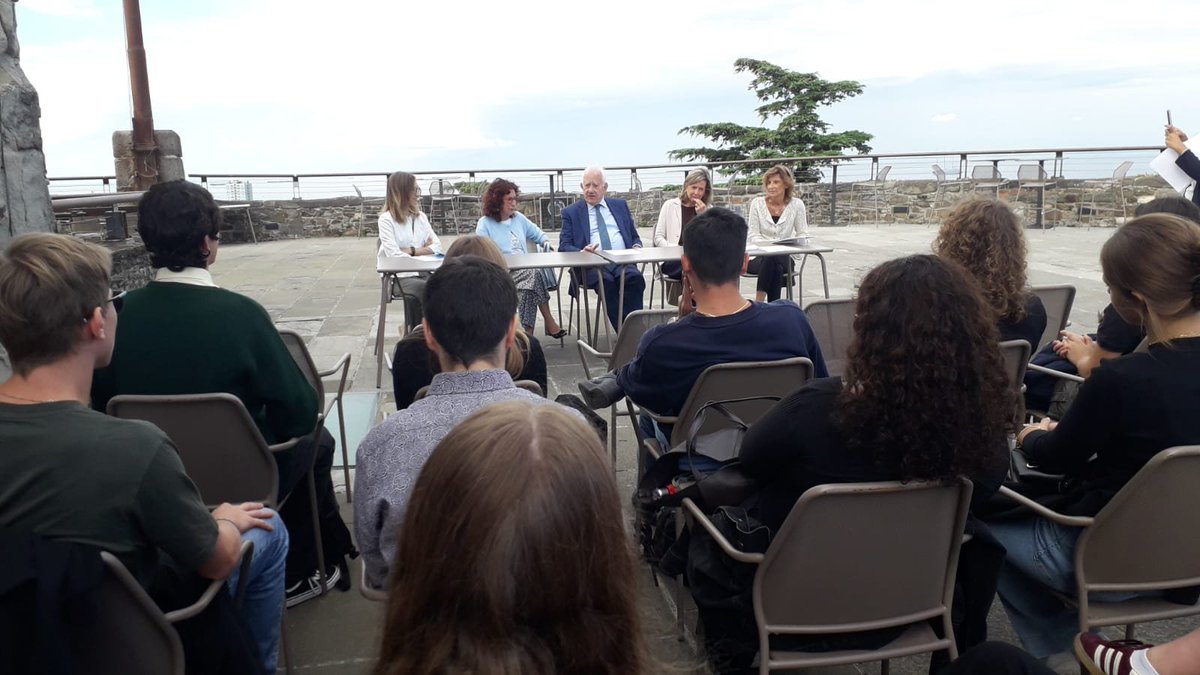 🎓🇩🇪 Il Castello di San Giusto ora parla anche tedesco!
Grazie agli studenti del Liceo Petrarca, con @ComuneTrieste e @deutschzentrumtriest, i pannelli informativi sono stati tradotti e resi disponibili in brochure gratuita e audioguida digitale.