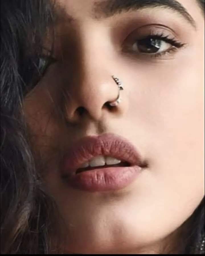 ہم فراز شعروں سے دل کے زخم بھرتے ھیں 
کیا کریں مسیحا کو جب دوا نہیں معلوم
#اردو_زبان