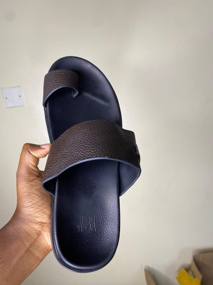 Ishmaelthehost's tweet photo. Bambi Lydia has the best men’s shoes in Uganda.🙌🏾👀🥲

Let me even tag her👀
Hello @kebirungilydi || @LydiaDeliveries 

Also some good Samaritans you can reach out mungulileyo.
📞 Watsapp/call +256706511039 https://t.co/9eZzENhaUw
