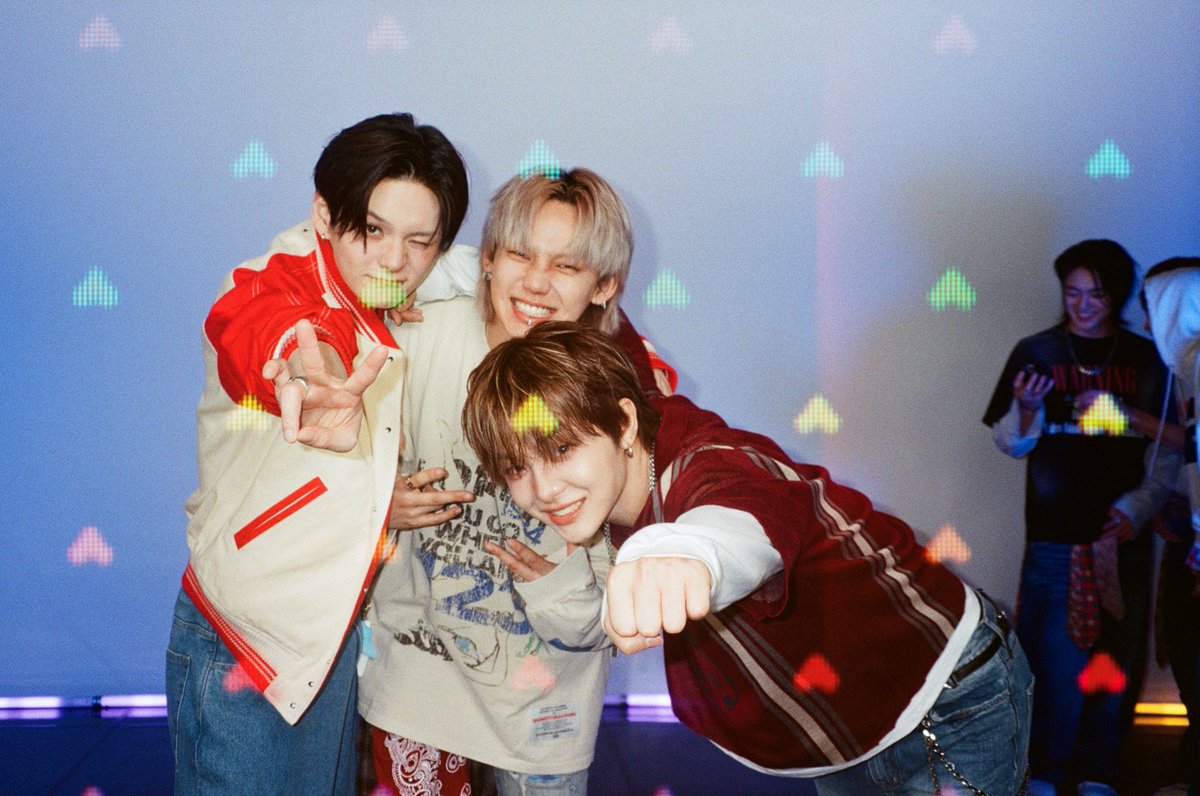 <a href="/treasuremembers/">TREASURE</a> TEARS IN MY EYES I LOVE THEM