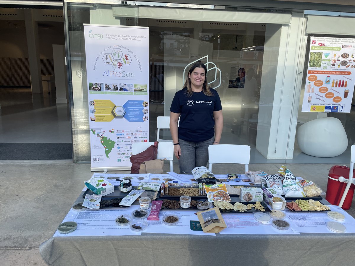 Taller de la <a href="/RedAlProSos/">Red AlProSos</a> en la Noche Mediterránea de las Investigadoras, celebrado el viernes 26 de septiembre en Alicante.
Participaron los profesores José Angel Pérez Alvarez, Juana Fernández López, Casilda Navarro Rodríguez de Vera y Carmen Botella Martínez de la UMH.