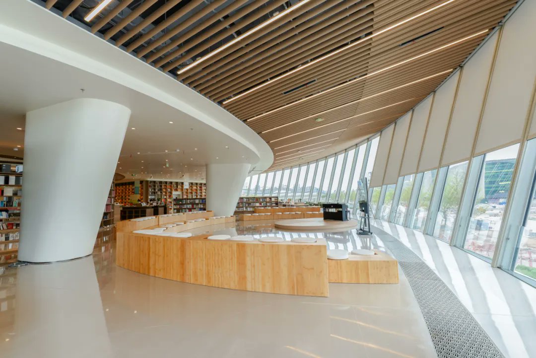 NanshaLook's tweet image. 🌉 World&apos;s largest #bookstore &quot;Bay Area Eye&quot; opens tomorrow in #shenzhen !

#MUSE #Platinum Award | Rooftop sky garden × VR &quot;Three-Body Problem&quot; × #AI voiceprint
Metro Line 5 Baohua Station直达

Which spot excites you most? 👇
#BayAreaEye #WorldsLargestBookstore #Shenzhen