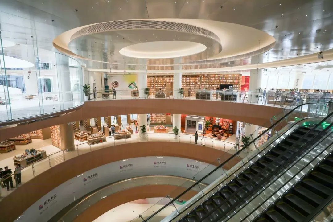 NanshaLook's tweet image. 🌉 World&apos;s largest #bookstore &quot;Bay Area Eye&quot; opens tomorrow in #shenzhen !

#MUSE #Platinum Award | Rooftop sky garden × VR &quot;Three-Body Problem&quot; × #AI voiceprint
Metro Line 5 Baohua Station直达

Which spot excites you most? 👇
#BayAreaEye #WorldsLargestBookstore #Shenzhen