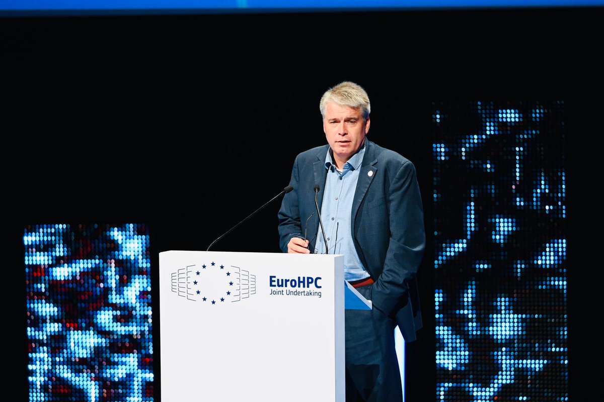 EuroHPC_JU's tweet photo. 📌Meet & Greet Space reminder❗
During the #EuroHPCUserDays, visit the Salon area to meet:
📆Today: AI Factories (#AIFs) and @EuroHPC_JU Hosting Entities
📆Tomorrow: EuroHPC projects & Centres of Excellence
👉Learn about their activities, explore & ask your questions! 🗣️ https://t.co/RlQEU9KDZb