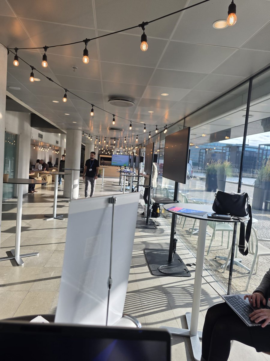 EuroHPC_JU's tweet photo. 📌Meet & Greet Space reminder❗
During the #EuroHPCUserDays, visit the Salon area to meet:
📆Today: AI Factories (#AIFs) and @EuroHPC_JU Hosting Entities
📆Tomorrow: EuroHPC projects & Centres of Excellence
👉Learn about their activities, explore & ask your questions! 🗣️ https://t.co/RlQEU9KDZb