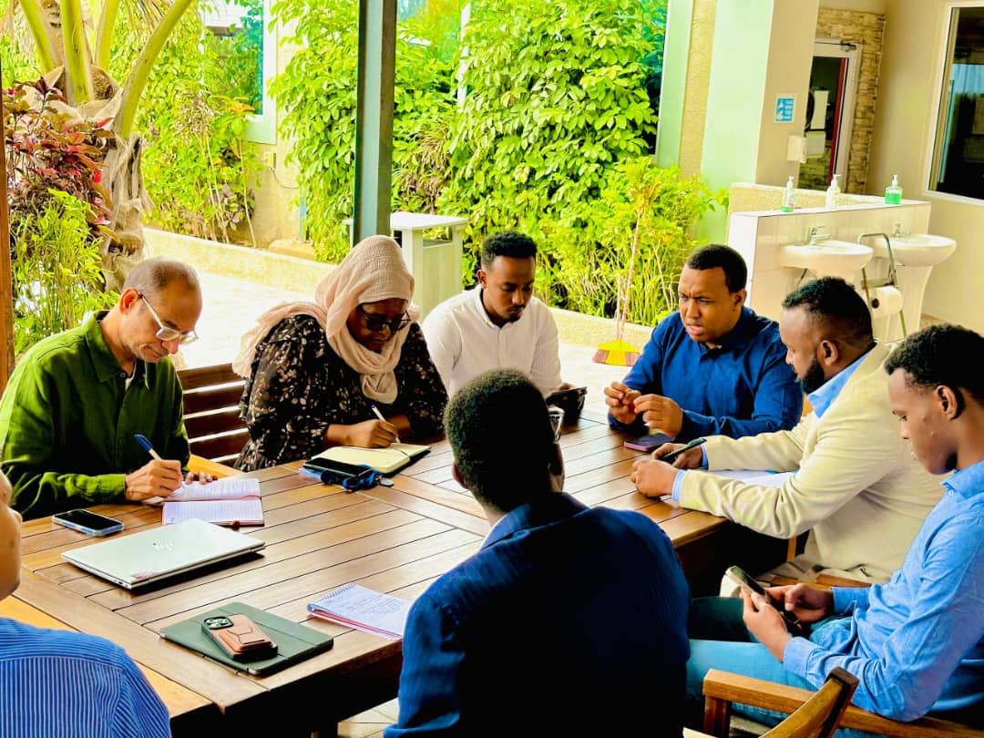 FAOSomalia's tweet photo. .@FAOSomalia team, led by Deputy Head of Programme  @verenicamutiro met with the Mayor of #Balcad &amp; his team to strengthen programmes under #JOSP – a flagship initiative in one of Somalia’s most productive districts &amp; a key hub linking Middle &amp; Lower Shabelle. 
#BetterProduction https://t.co/ljOsFPONl9