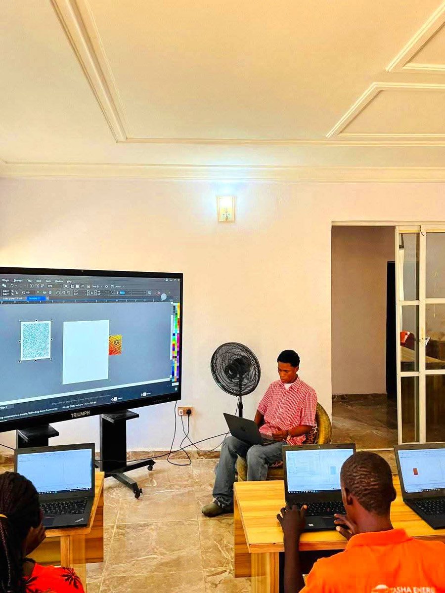 Princeponfa's tweet image. Empowering the Next Gen of Designers.!
The @LangtangIHub Graphics Design Fellows have been working hard to master the art of design, colors, and concepts. We're excited to see where these skills will take them as they bridge the digital divide and make a difference in their…