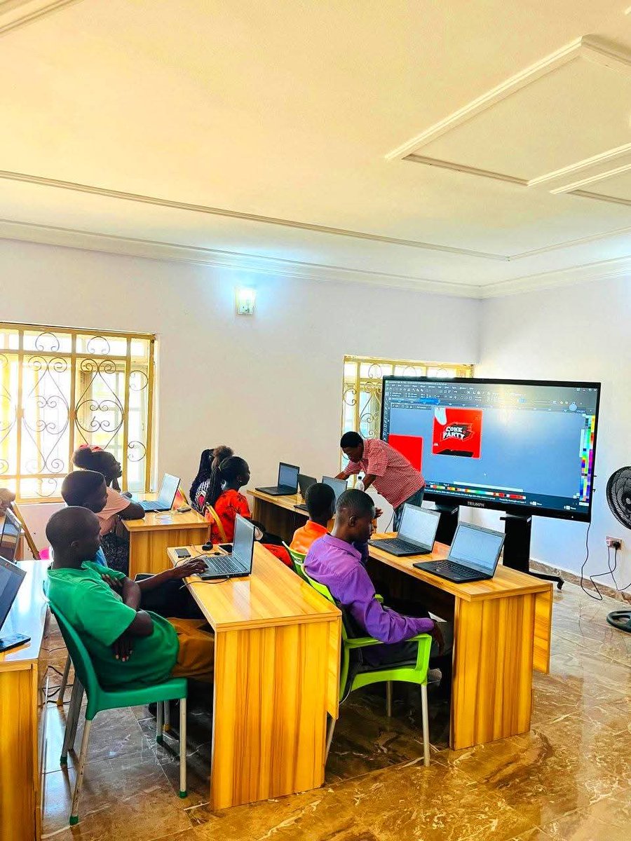 Princeponfa's tweet image. Empowering the Next Gen of Designers.!
The @LangtangIHub Graphics Design Fellows have been working hard to master the art of design, colors, and concepts. We're excited to see where these skills will take them as they bridge the digital divide and make a difference in their…