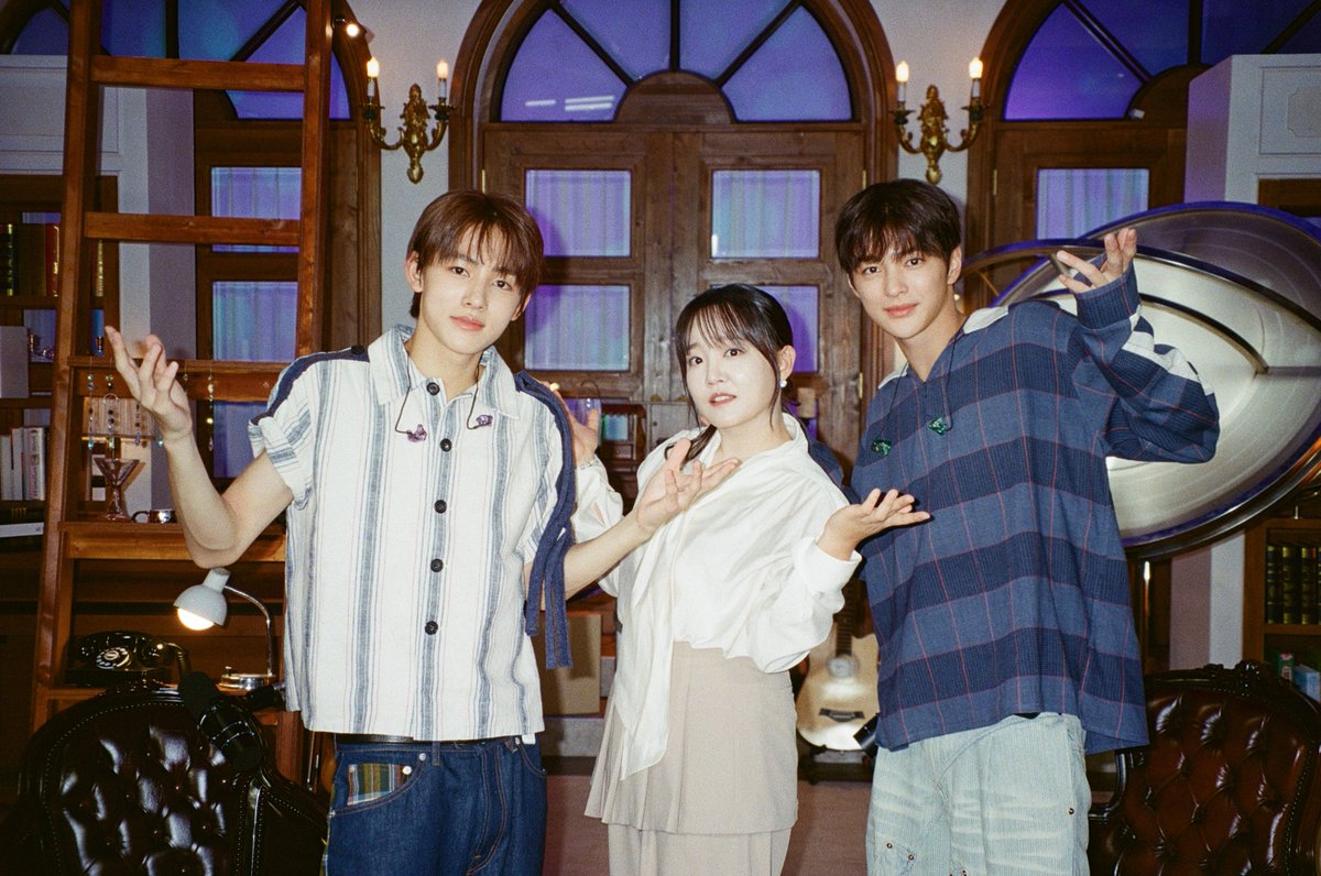 M2MPD's tweet photo. 필름카메라로 기록한 9월의 추억📸 10월에도 쭈욱 엠투와 함께해요❣ #9월의엠투 #M2film #우쥬레코드 #윤하 #코르티스 #YOUNHA #CORTIS @younhaholic @cortis_bighit https://t.co/PP3BUNPpMV