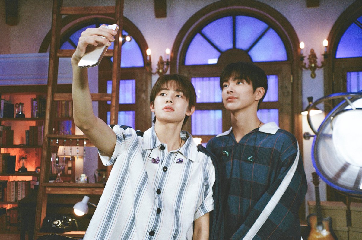 M2MPD's tweet photo. 필름카메라로 기록한 9월의 추억📸 10월에도 쭈욱 엠투와 함께해요❣ #9월의엠투 #M2film #우쥬레코드 #윤하 #코르티스 #YOUNHA #CORTIS @younhaholic @cortis_bighit https://t.co/qciNCioWhr
