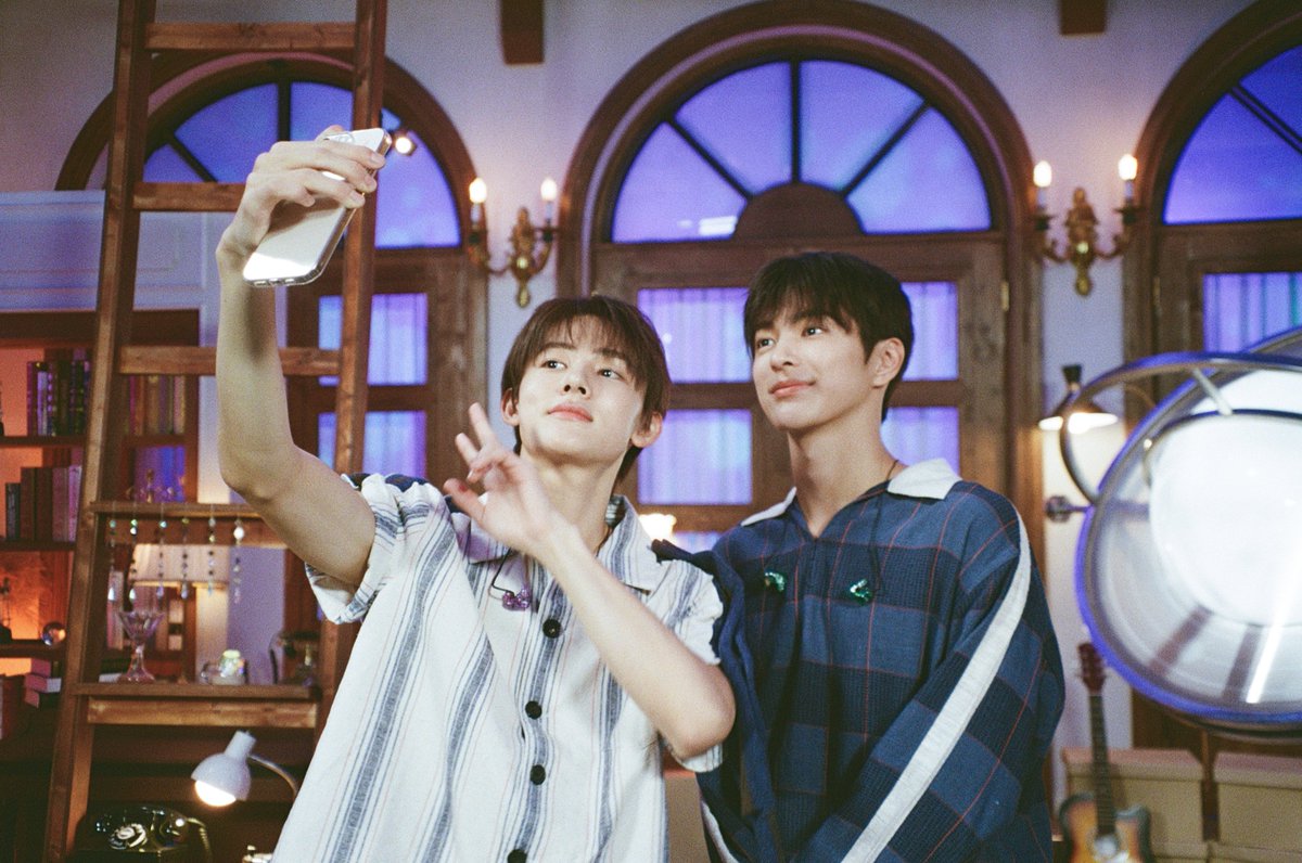 M2MPD's tweet photo. 필름카메라로 기록한 9월의 추억📸 10월에도 쭈욱 엠투와 함께해요❣ #9월의엠투 #M2film #우쥬레코드 #윤하 #코르티스 #YOUNHA #CORTIS @younhaholic @cortis_bighit https://t.co/qciNCioWhr