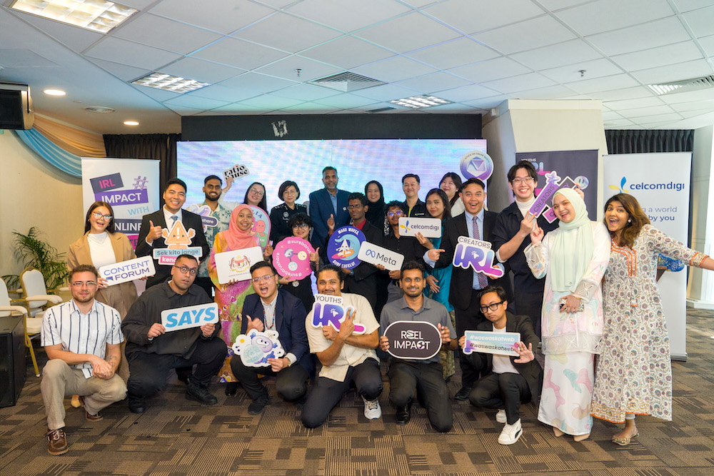 malaysiakini's tweet photo. [S.A.F.E. Internet] Creators and youths wanted: Join the fight against AI-driven financial fraud

Be part of Online Safety IRL’s mission to protect communities from deepfakes, deception and scams.

Read more: https://t.co/7ZBPFiHmqv https://t.co/k7EzocyoHr