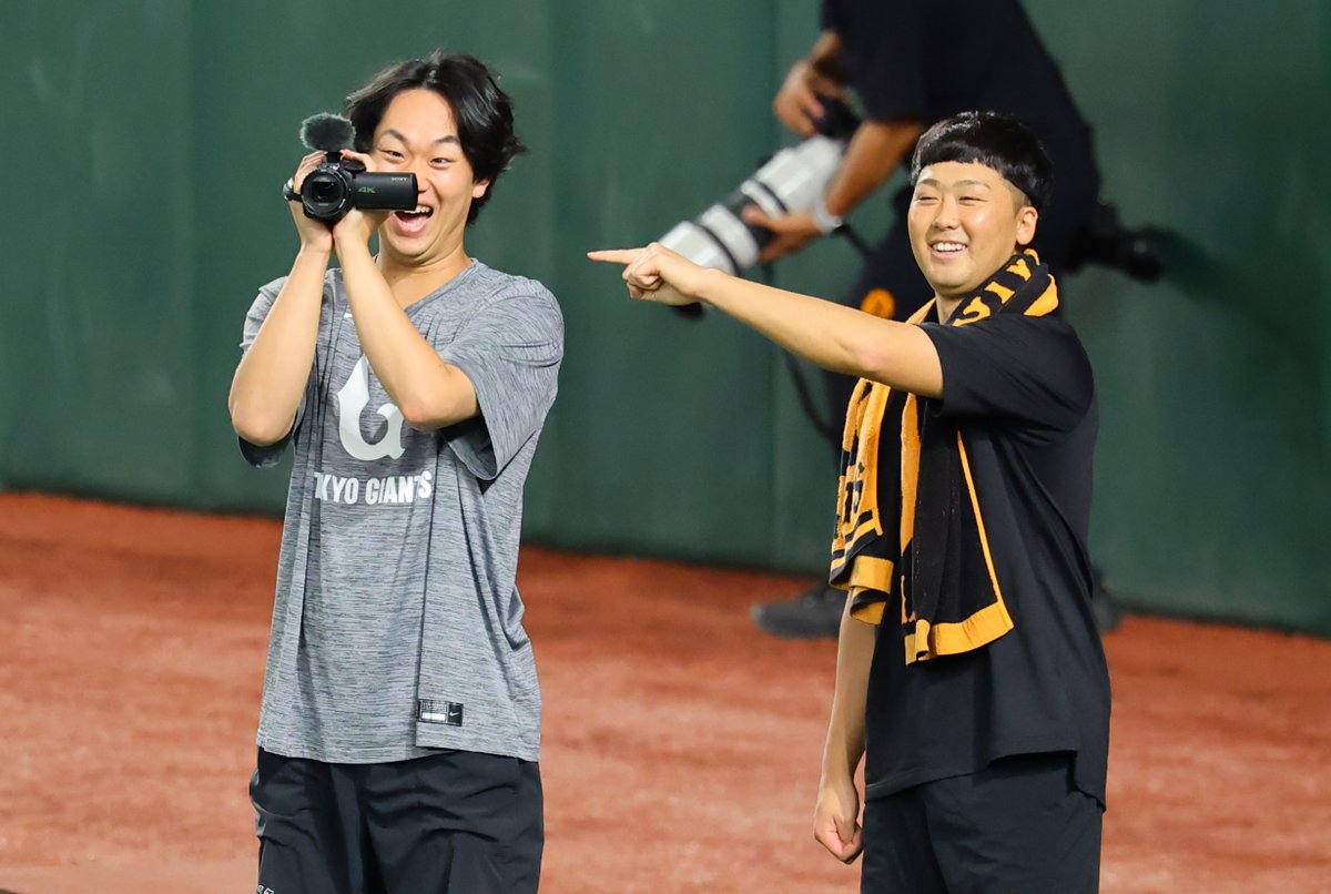 takahiroKOHYAMA's tweet image. カメラマン・山崎
ディレクター・船迫

＃山崎伊織 #船迫大雅 
#巨人 #読売ジャイアンツ #ジャイアンツ