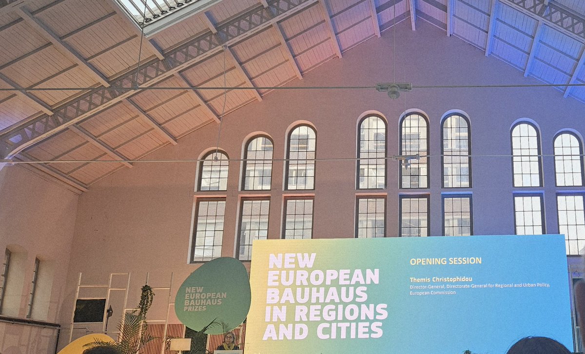 harmonio5's tweet photo. Le point sur les cas du Bauhaus depuis une ancienne caserne devenue digitale. #NewEuropeanBauhaus https://t.co/LWYVJeVBey
