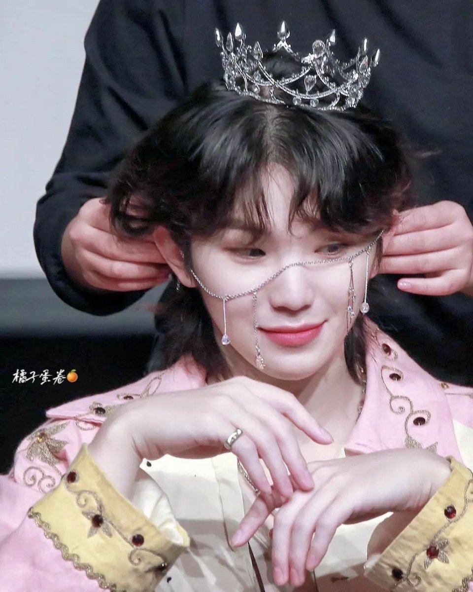 look at this beautiful princess. 🥰 come back to me pleaseee 😩