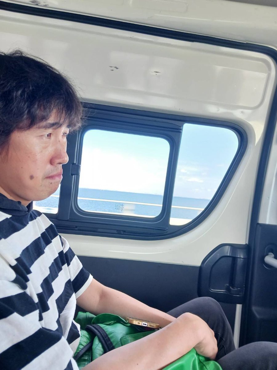 護送される遠藤です。