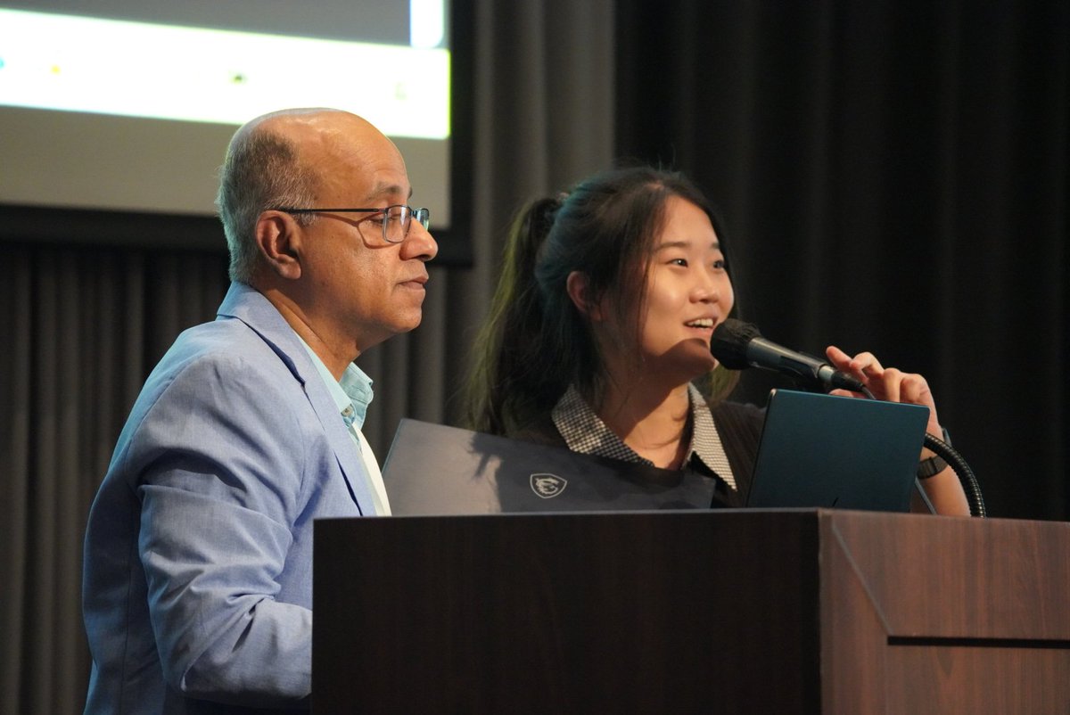 Congratulations to <a href="/ErzhenHu/">Erzhen Hu</a> on the amazing talk on #Thing2Reality <a href="/ACMUIST/">ACM UIST</a> and she has another talk tomorrow #DialogLab of group human #AI conversation! Erzhen is on job market and I highly recommend her!