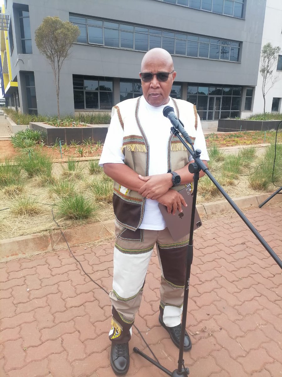 SANDF_ZA's tweet photo. READ || Celebrating Heritage Day with Unity and Diversity.
https://t.co/5VepRpEyYn
#SANDF
#CMIS
#HeritageDay2025 https://t.co/cUEQoQNOrZ