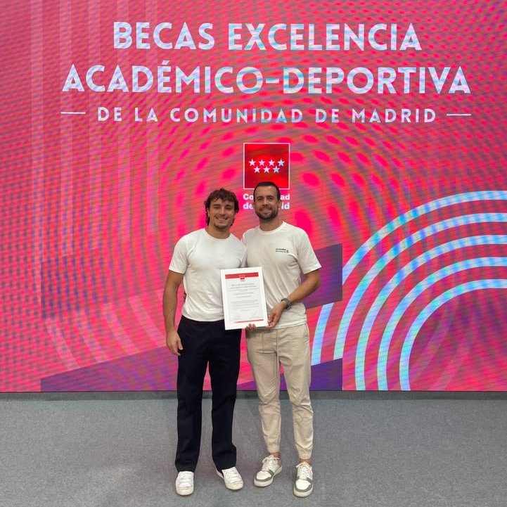 #OrgulloINEF 🔝En el día de ayer <a href="/ComunidadMadrid/">Comunidad de Madrid</a> concedió las Becas de Excelencia académica y deportiva. Y para <a href="/inefmadrid/">FCCAFyD (INEF). UPM</a> <a href="/La_UPM/">Universidad Politécnica de Madrid</a> es todo un orgullo ver entre los deportistas reconocidos a Ángel González Muñoz, egresado de 4º curso de Grado en #ccafyd 
Enhorabuena‼️