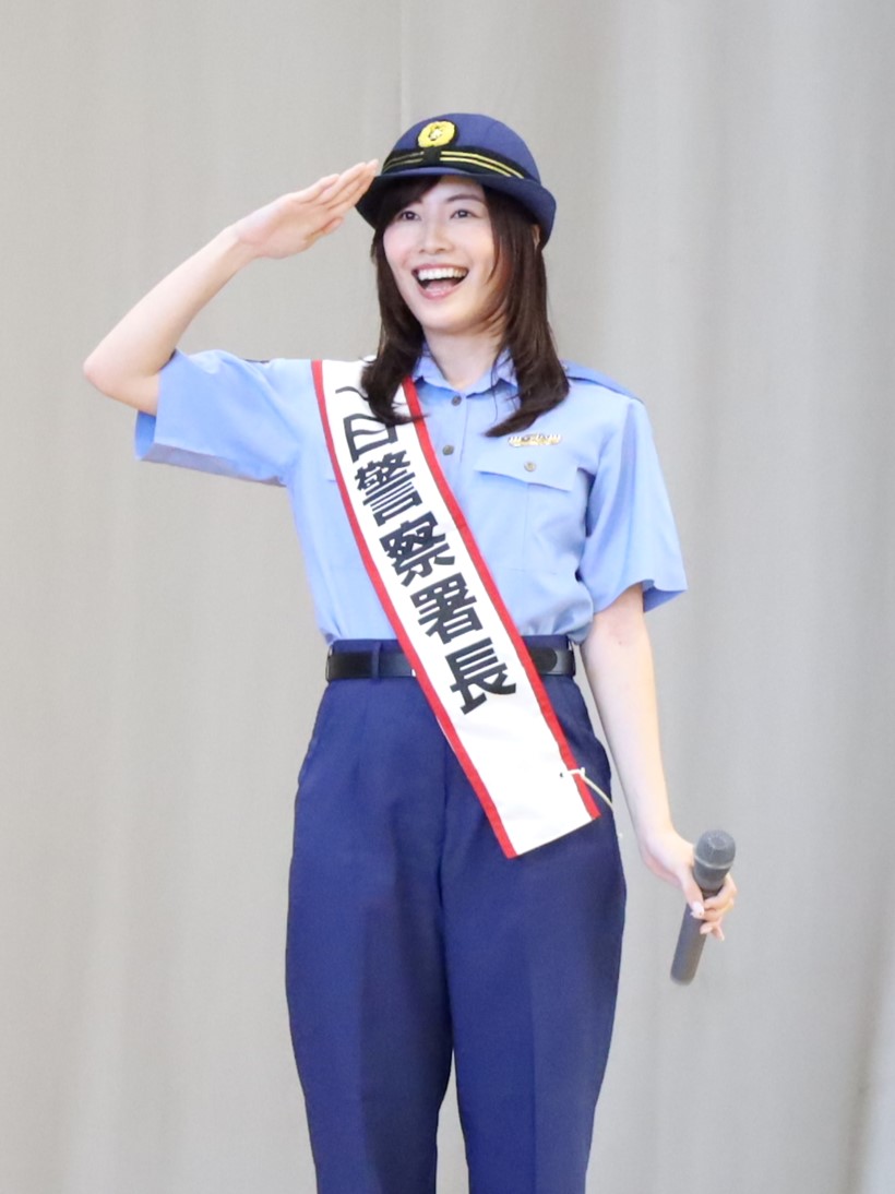 tokai_kisya's tweet image. 西尾市の「鰻❤抹茶大好きPRアンバサダー」を務めるタレントの松井珠理奈さんが9月29日、同市内の高校で開かれた防犯講話に登壇しました。闇バイトの危険性を訴える内容で、松井さんは「困ったら一人で抱え込まず、すぐに周りの人に相談して」と呼び掛けました。
＃東海愛知新聞
＃西尾市
＃松井珠理奈