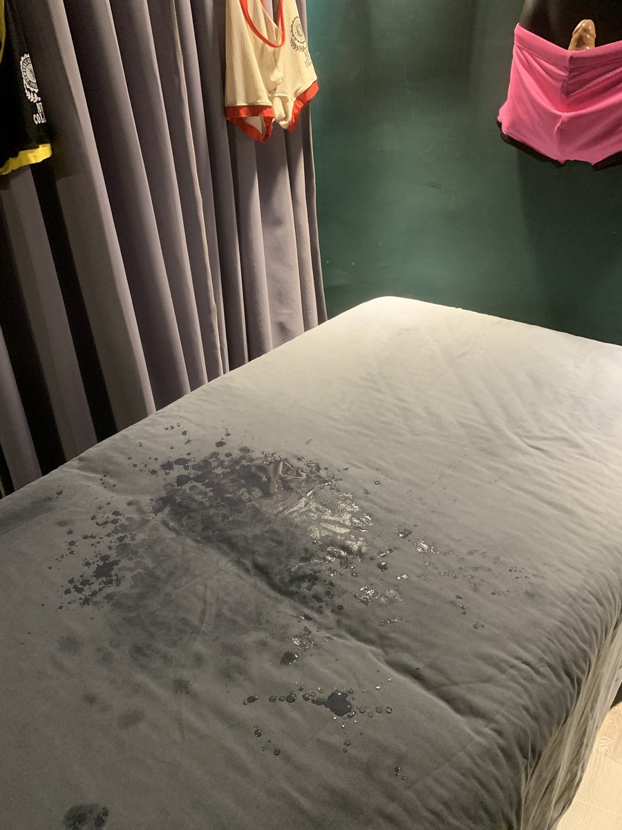 Select_Ryan's tweet image. 我不只要換衣服跟褲子  超濕
連床單都要一起換 ⋯
（有圖有真相）
 #尿騷味
#龍根療癒 #鍏selecthome