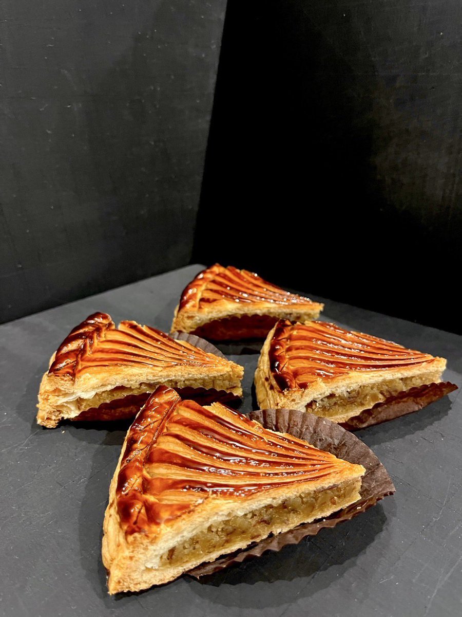 HARMONISE2023's tweet image. 明日からマロンパイをご用意しております。
渋谷マークシティでは数量20個限定でマロンパイをご用意しております🌰

是非秋感じるアルモニゼのスイーツをお試しになりたい方はお早めにお越しくださいませ🍂

成城本店でも数に限りございますが、ご用意しております！
スタッフ一同お待ちしております。…