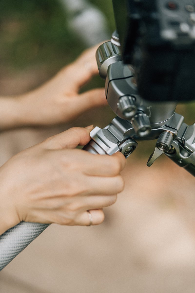 LeofotoZS's tweet image. Your dream tripod is here! 😍

Meet your favorite outdoor companion—the Leofoto Gabriel Tripod! 🌲⛰️
This is the go-to gear for epic travel photos, landscapes, and starry skies. ✨

📸 IG@batis_film
🔥 Gear: LG-324C+LH-40R (Silver)
🔗: leofoto.com/products_detai…

 #CameraTripod