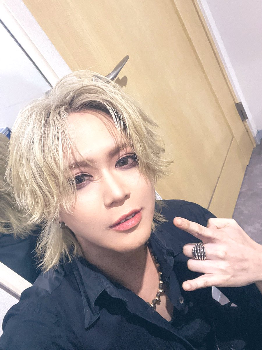 kaji_ds's tweet photo. お久しぶりでぃーす！
日々マイペースに過ごしていたら誕生日終わってました🤣笑
最近はサポートやライブなども出演させていただきドラムも叩かせてもろておりまっす🥁✨
あ、どうでもいいですが気づいたら前歯ちと欠けてたww https://t.co/Ro6rZFtVHX