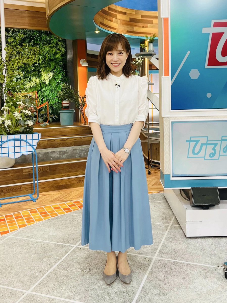 hiruobi_tbs's tweet image. \ 本日の #aicode はこちら🐬/
水色のスカートと白のブラウスが
爽やかにスタジオを彩っています🩵
本日もひるおびをご覧いただき
ありがとうございました🦁
明日もぜひご覧ください🫶
#TBS #ひるおび #aicode
#江藤愛 #アナウンサーコーデ