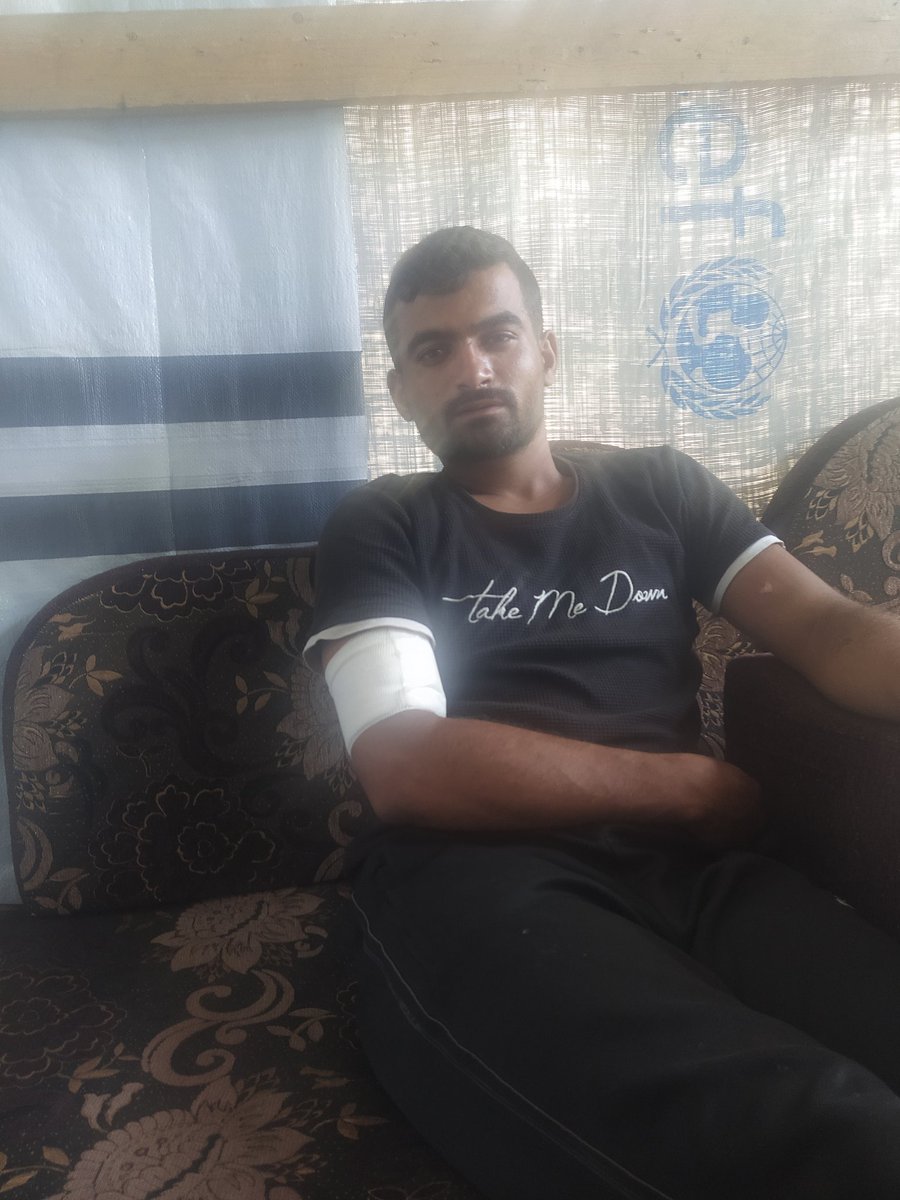 YazanNasser2002's tweet image. 💔 *My campaign is slowing down... but my suffering doesn&apos;t stop.*
I am displaced from my home. I live in a tent today, struggling with pain and hunger daily.
I have a painful shrapnel wound in my hand that needs urgent treatment, but I can&apos;t afford the medicine.

Every donation,…
