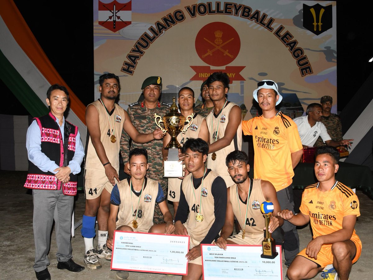 Spearcorps's tweet photo. #SpearCorps Dao Division organised a five-day #Hayuliang Volleyball League in Anjaw, #ArunachalPradesh under #OperationSadbhavana.
The tournament saw 18 local teams showcasing talent & sportsmanship and strengthening military civil bonds at the #NorthernBorders.

#SpearCorps के Dao Division ने #OperationSadbhavana के तहत #ArunachalPradesh के Anjaw में पाँच दिवसीय #Hayuliang वॉलीबॉल लीग का आयोजन किया।
इस टूर्नामेंट में 18 स्थानीय टीमों ने प्रतिभा और खेल कौशल का प्रदर्शन किया और #NorthernBorders में सैन्य और नागरिक संबंधों को मजबूत किया।

@adgpi 
@easterncomd 
@prodefkohima 

Facebook-https://t.co/2JB0g8qeSo
Instagram-https://t.co/6kFTgwNYOL