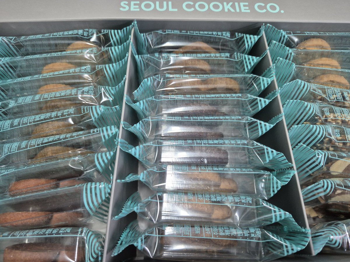 비단잉어와 에이템포 미디어에서도 추석 선물을 보내주셨습니다. :>
감사히 잘먹겠습니다.