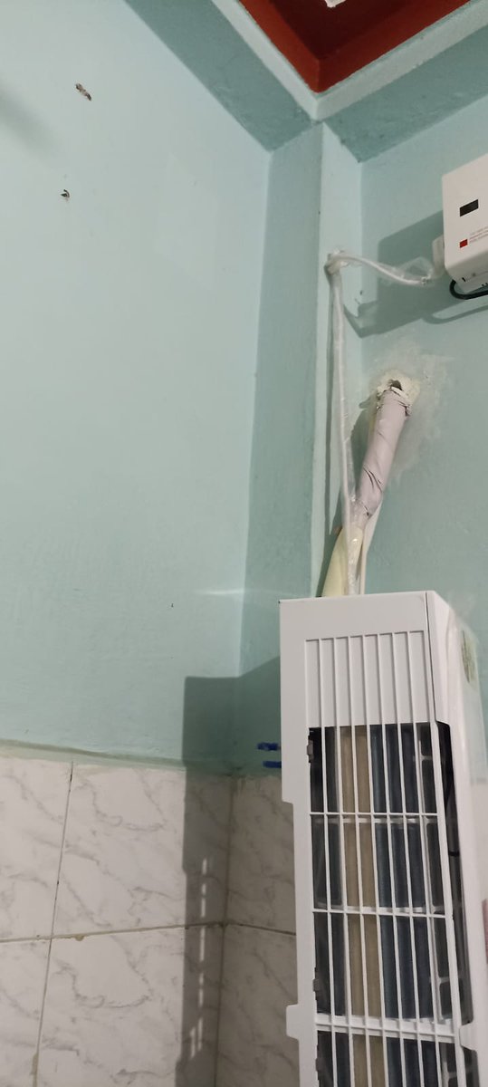 ranjanmimt's tweet photo. @flipkartsupport @jagograhakjago AC installation done yesterday by flipkart authorised Jeeves ...indoor unit fell down after 1 hour with loud sound..untrained technician sent for installation..now my case is not being addressed properly by flipkart...order ID OD435542760196753100 https://t.co/6MrNpdl6kj