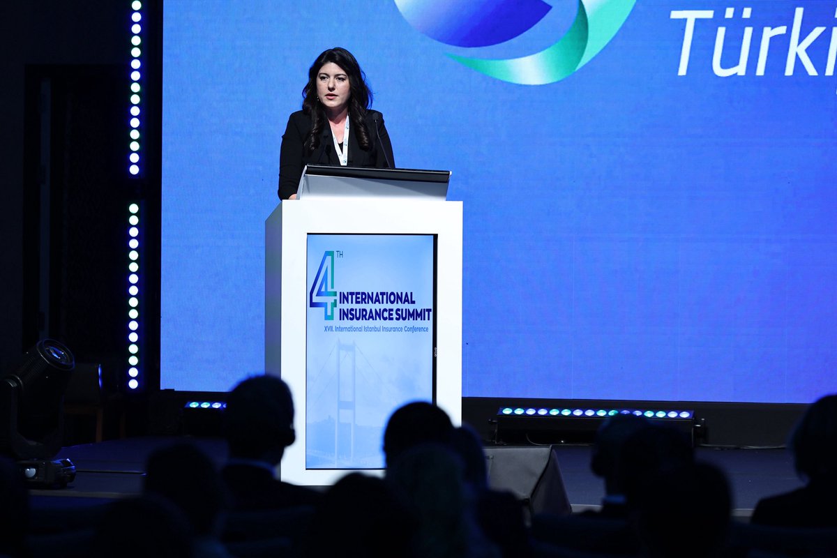 4. Uluslararası Sigorta Zirvesi ve XVII. Uluslararası İstanbul Sigortacılık Konferansı’nın ikinci gününün açılış konuşmaları, son olarak SEDDK Başkan Yardımcı Emine Feray Sezgin’in konuşmasıyla gerçekleşti.
Konuşmasında dijitalleşmenin sektöre sunduğu fırsatları ve beraberinde