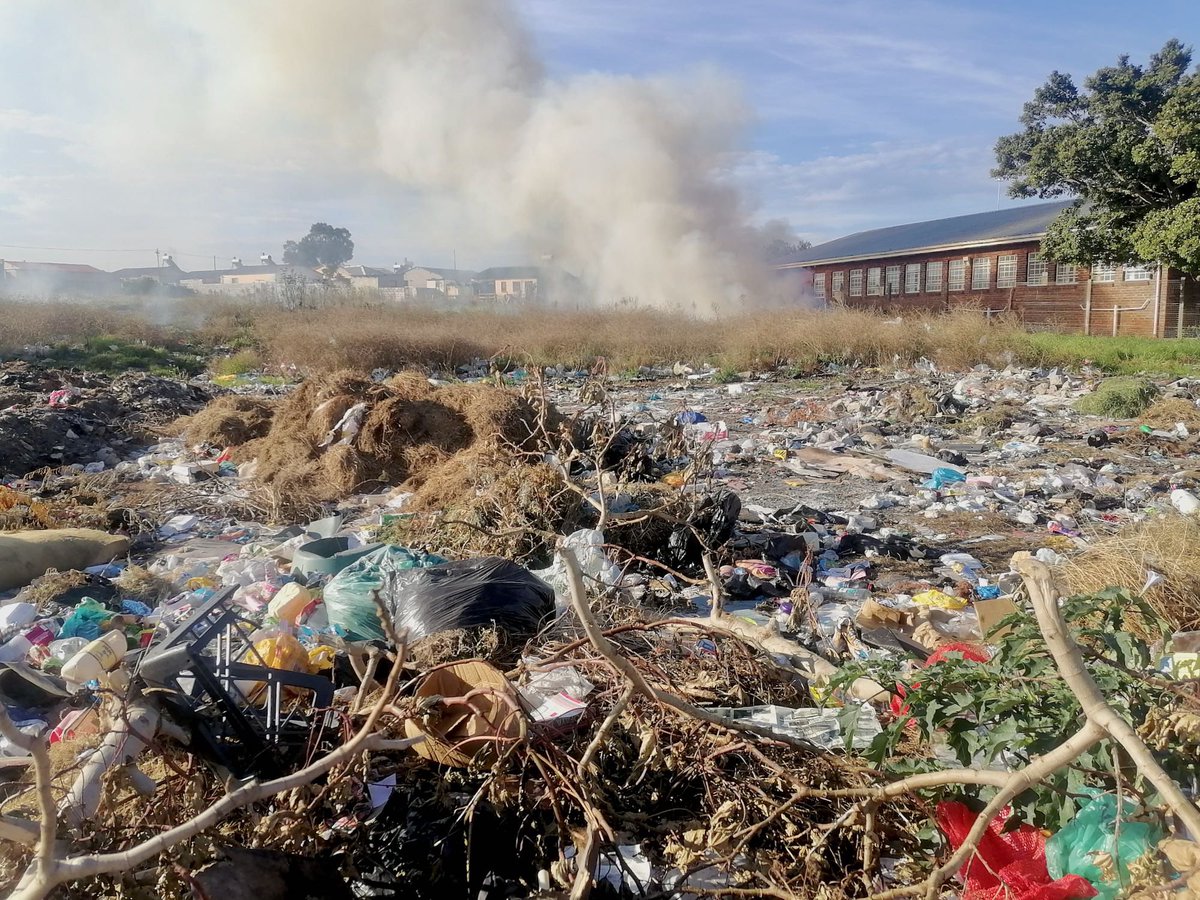 GreenZAenviro's tweet photo. We’ve seen this story play out again and again:
When people burn plastic or dump waste, the first reaction is usually anger. But let’s be real most of the time, they’re not doing it because they don’t care. They’re doing it because there’s literally nowhere else for it to go. https://t.co/Z0Akxrn8fI