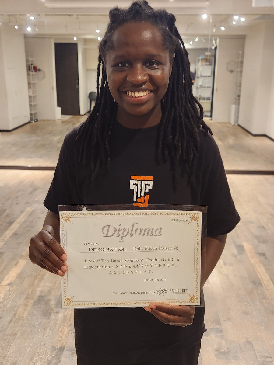 ケニアダンサーのエイリーン、今回の滞在目標であるIntroductionクラスのディプロマを取得しました！！

今回学んだことを何百人、何千人のアフリカの子どもや青年たちにシェアしながら学びを得るのが宿題の1つです！