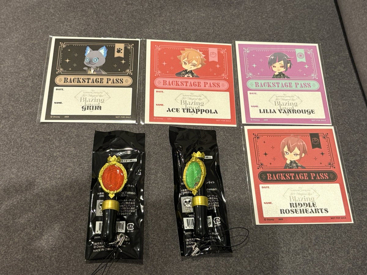 pannko01's tweet photo. ツイステ 譲渡
譲 
【特典】グリム 💖リリア エース 💖リドル
【マジカルペンライト】💖ハーツラビュル  ディアソムニア

求   特典→💖ジェイド,レオナ,トレイ
ペンライト→💖オクタヴィネル,サバナクロー
手渡し  10月11日(昼の部)ライブ現地、10月4日池袋または品川  10月13日池袋  ＞郵送 https://t.co/wtUUgK927c