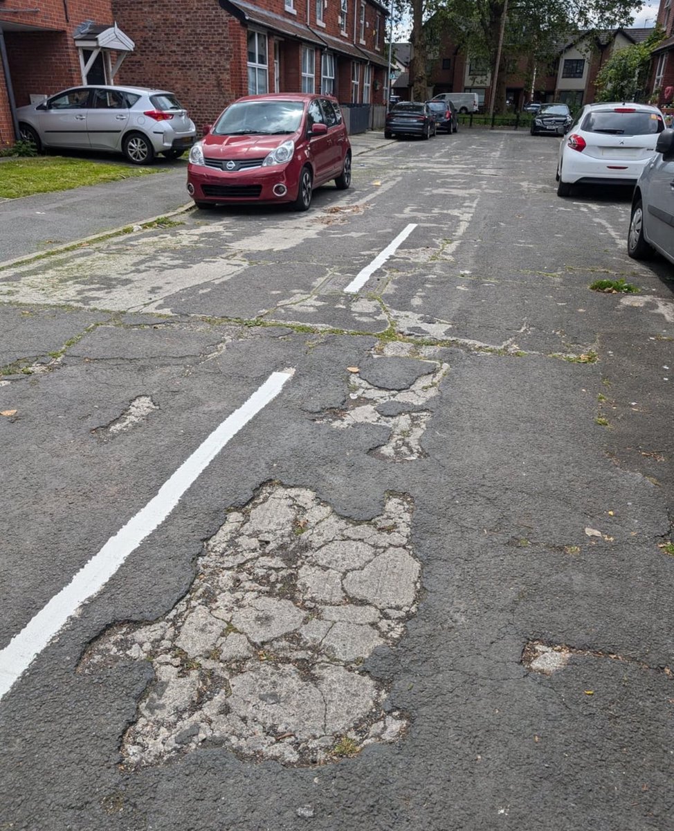 No Context Brits tweet media