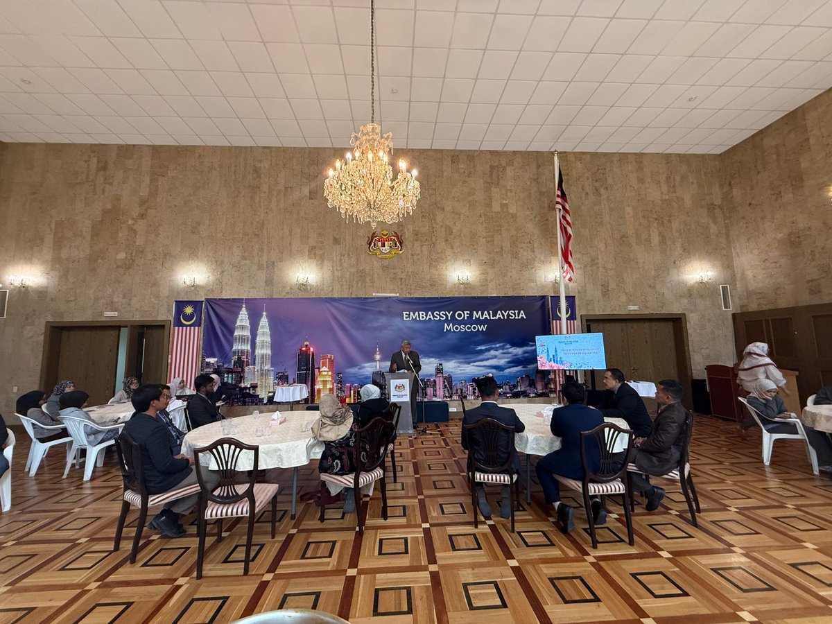 MYEmbMoscow's tweet image. On 29 Sept, IIUM delegation visited the Embassy of Malaysia in Moscow, as part of their education visit (Heritage Studies) to Kazan and Moscow from 17-30 September.