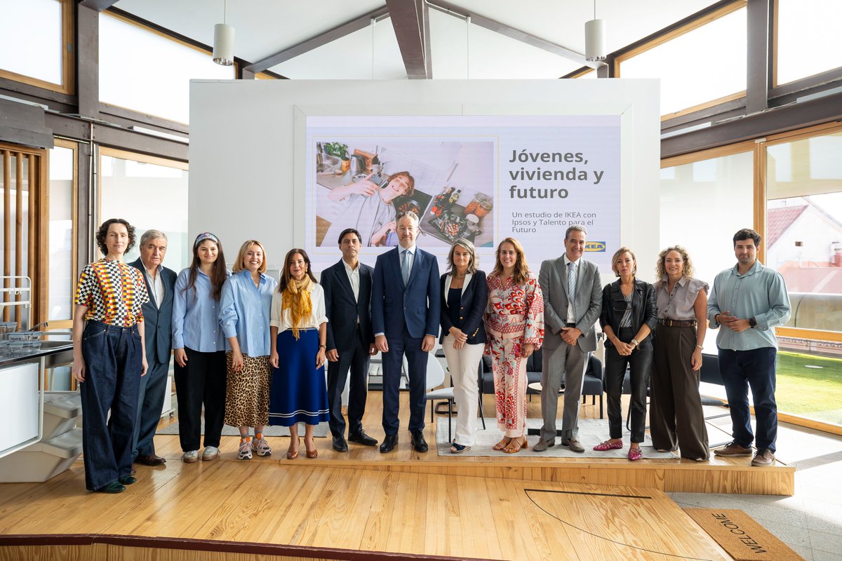 Hemos puesto la vivienda en el centro. Literalmente. 🛋️

La semana pasada presentamos junto a IKEA e IPSOS el estudio “Jóvenes, vivienda y futuro” en el COAM, donde montamos un espacio de debate que parecía una habitación en toda regla. Os dejamos aquí pedacitos del encuentro.