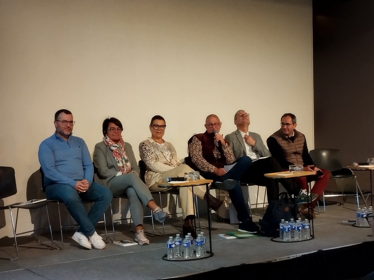UDSP58's tweet image. Depuis hier une délégation de #udsp58  et du @SDIS58 est présente au séminaire sur le #volontariat  organisé par l&apos; Union régionale des 🧑‍🚒 de @bfc_region dans le département du @DoubsTourisme en présence de @BoslandJP président de la fédération nationale des @PompiersFR.