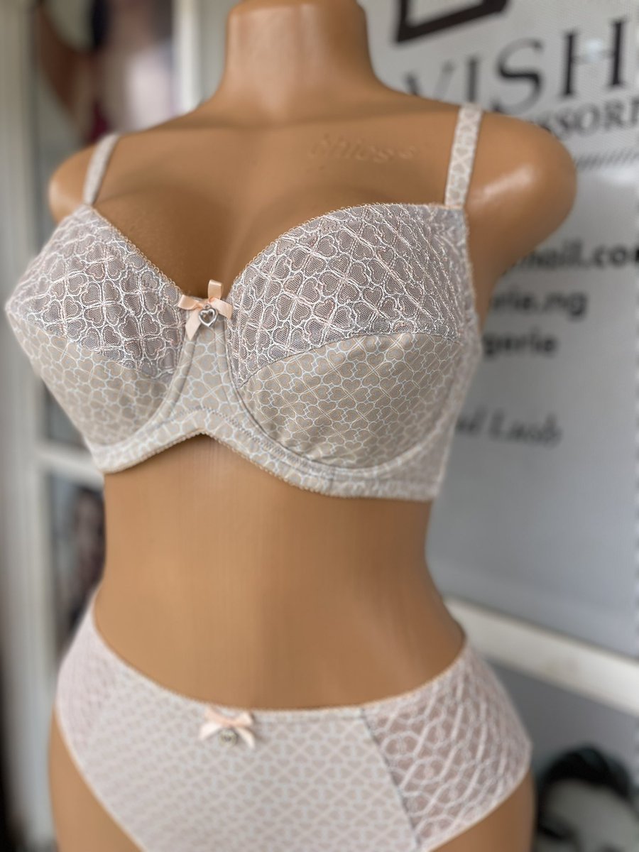 lavishlingeries's tweet photo. Shop beautiful pant &amp; bra set. Bra is not padded 

Bra Size: UK 38D
Pant Size: LARGE
🏷️ 15,000NGN

DM to Purchase https://t.co/a9dRGt5K1A